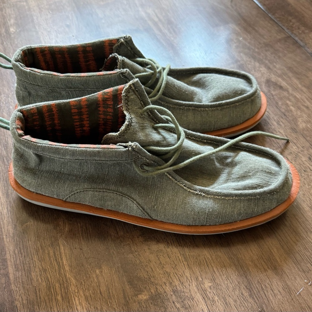 Sanuk Olive Green lace ups. Men’s 13. Size runs small, fits 12-12.5